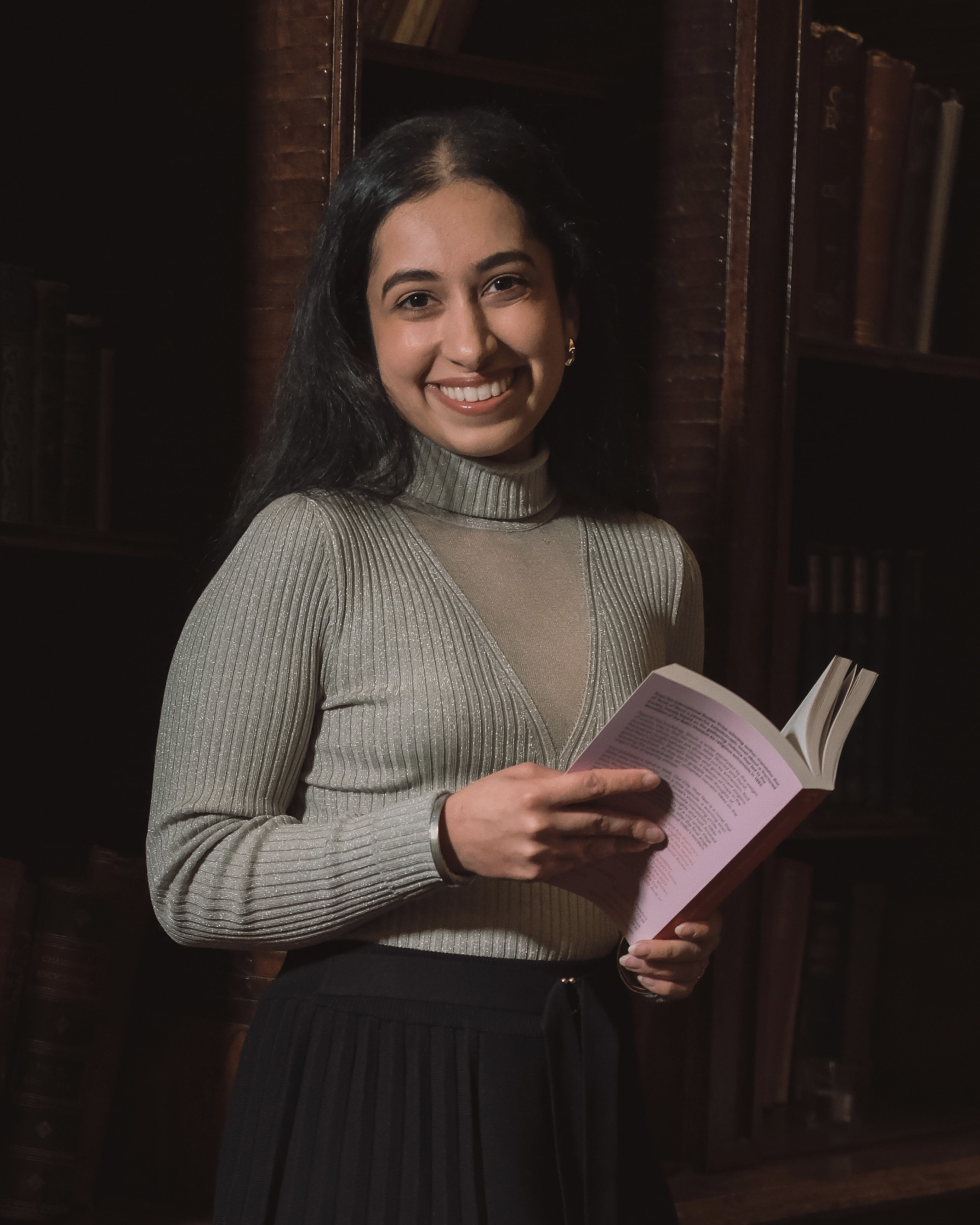 Mishika Narula holding a book